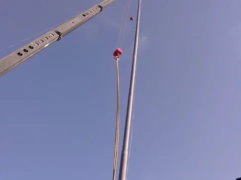 Trabajo en altura en un asta